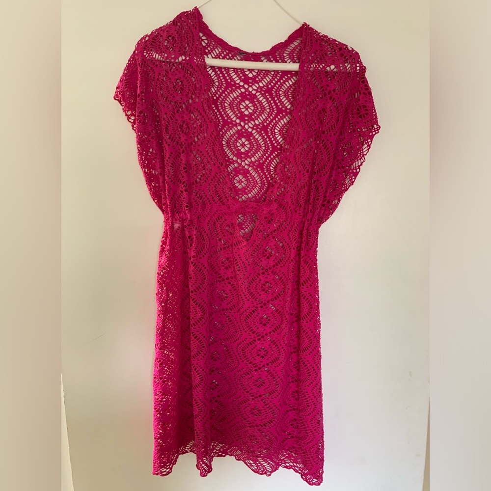 Becca Pink v- neck swim cover up size medium.